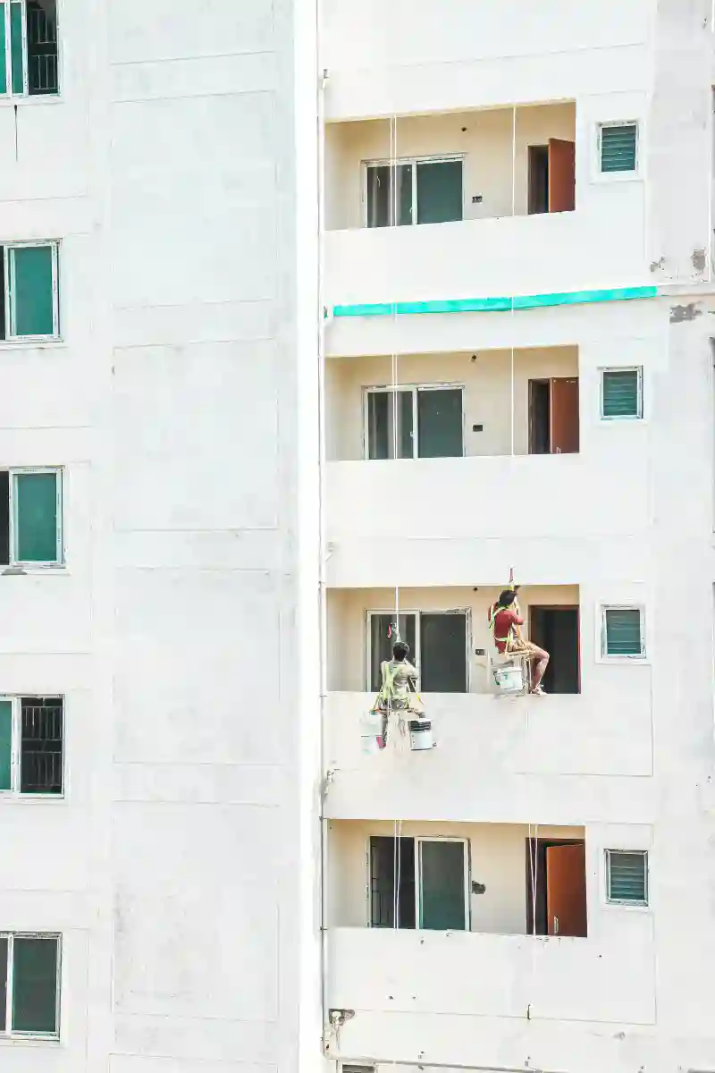 Avant : Façade maison rénovée